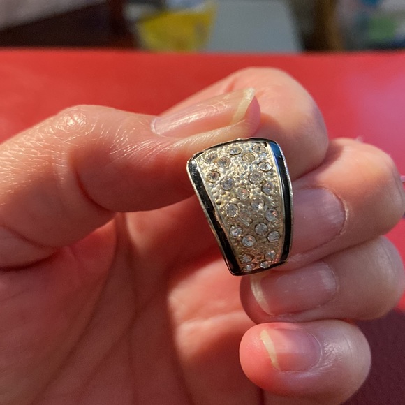 Gold earrings with diamond like crystals - Picture 2 of 3